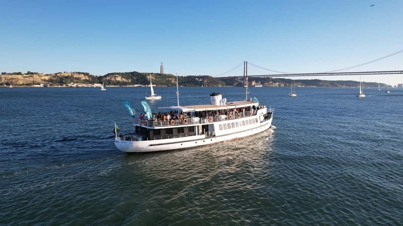 Lisbon: Sunset Boat Tour with Music and Drinks - What the Two Hours Feel Like