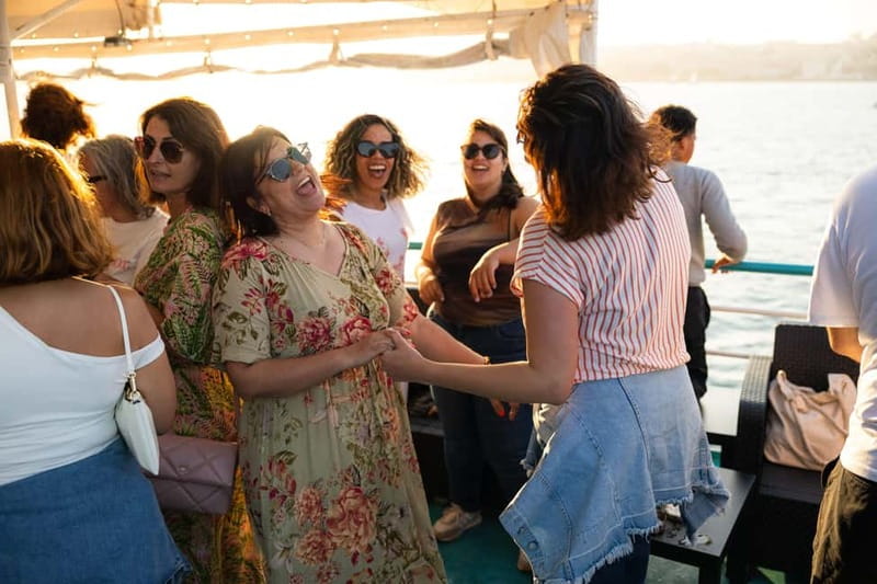 Lisbon: Sunset Boat Tour with Music and Drinks - Sunset Light, City Lights, and Weather