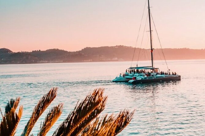 Lisbon: Sunset Catamaran Boat Tour with Music and Drinks - Why the Tagus is the right place for sunset