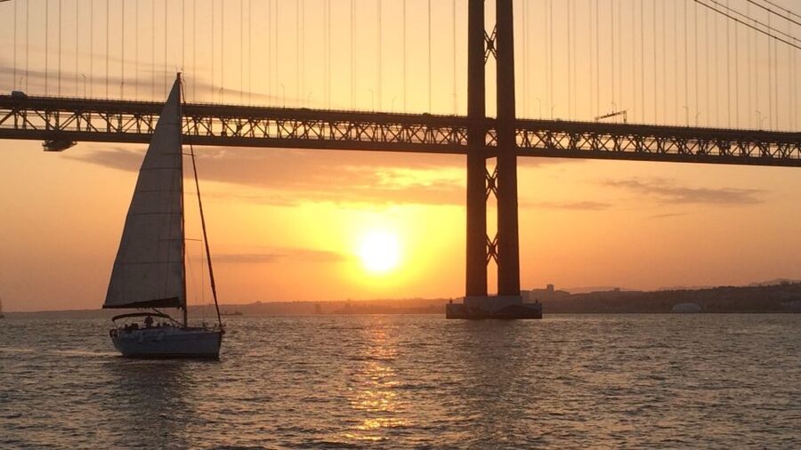 Lisbon: Sunset Cruise with Drinks and Snacks - The Discoveries monument and Jerónimos Monastery