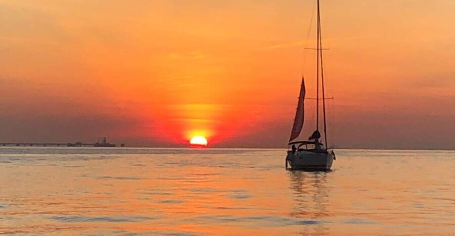 Lisbon: Sunset Cruise with Drinks and Snacks - Starting at Doca do Bom Sucesso in Belém