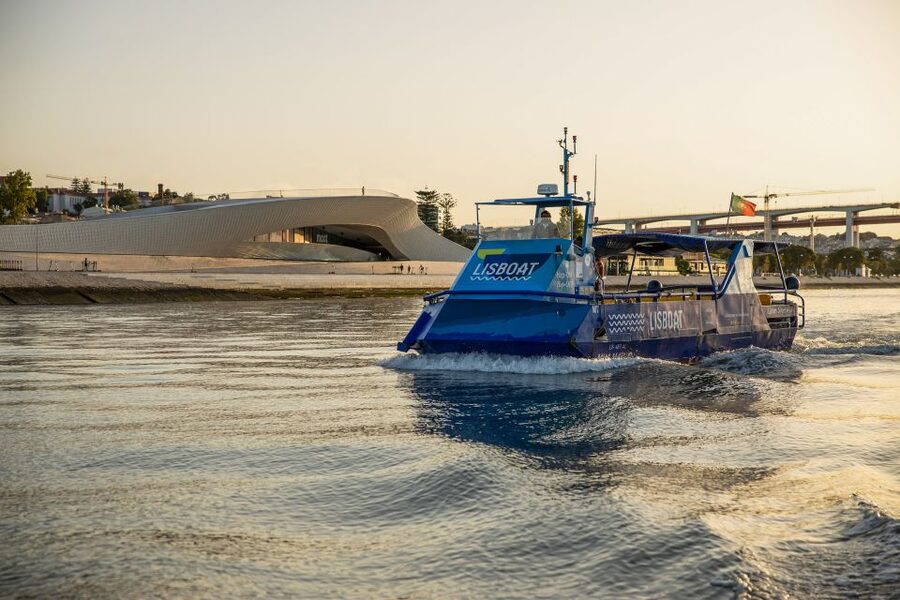 Lisbon: Sunset Cruise with Live DJ and Drinks - Leaving Lisbon with music on the Tagus