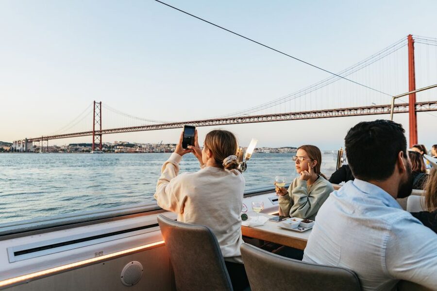 Lisbon: Sunset Cruise with Welcome Drink and Snacks - What Makes This Cruise Worth Your Evening