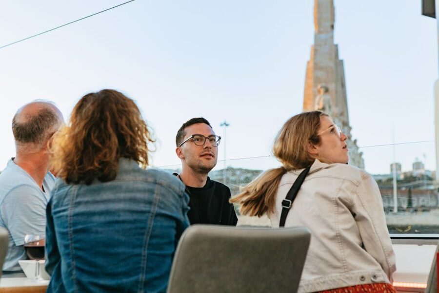 Lisbon: Sunset Cruise with Welcome Drink and Snacks - The Sunset Viewpoint and the Turnaround