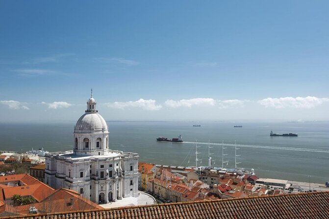 Lisbon Sunset Sailing Tour on Luxury Sailing Yacht with 2 Drinks - Key points to know before you book