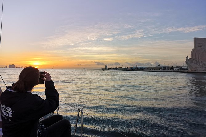 Lisbon Sunset Sailing Tour on Luxury Sailing Yacht with 2 Drinks - Choosing your seat and handling the weather