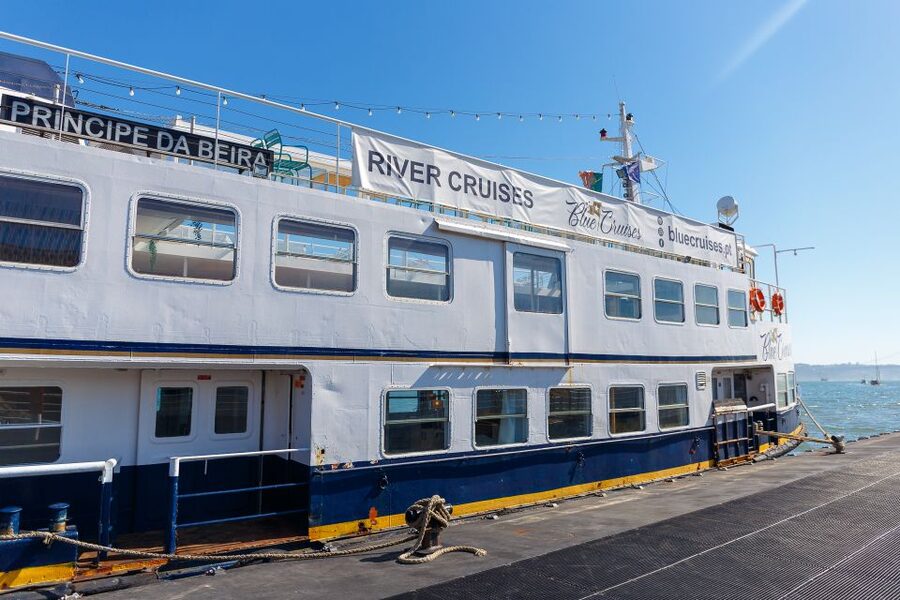 Lisbon: Tagus River Boat Tour with One Drink Included - Christ the King across the river