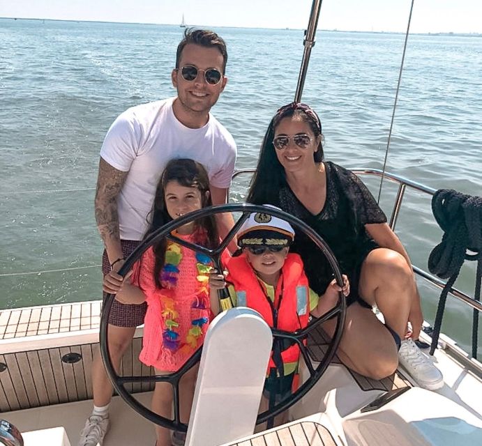 Lisbon: Tagus River Cruise, Morning, Day, Sunset, or Night - What is included and what costs extra