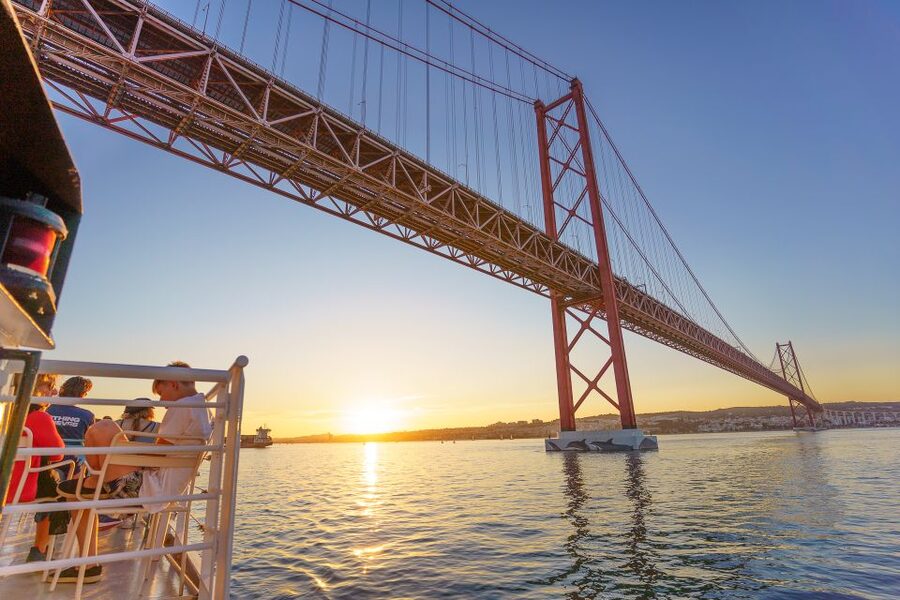 Lisbon: Tagus River Sunset Tour with Snacks and Drink - The Monument to the Discoveries and Belém Tower