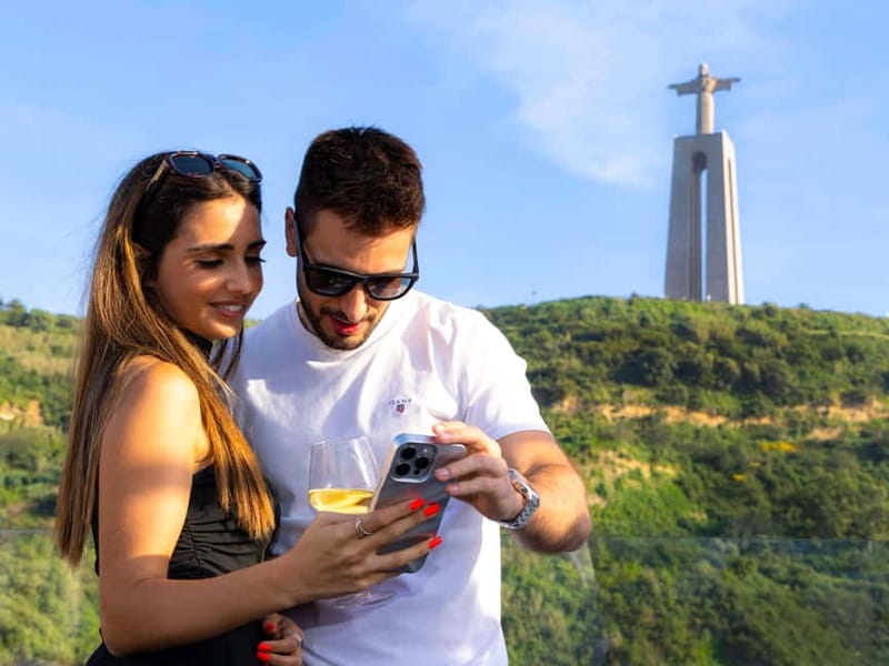 Lisbon: Tejo River Sightseeing Cruise - Crossing the Tagus beneath the 25 de Abril Bridge