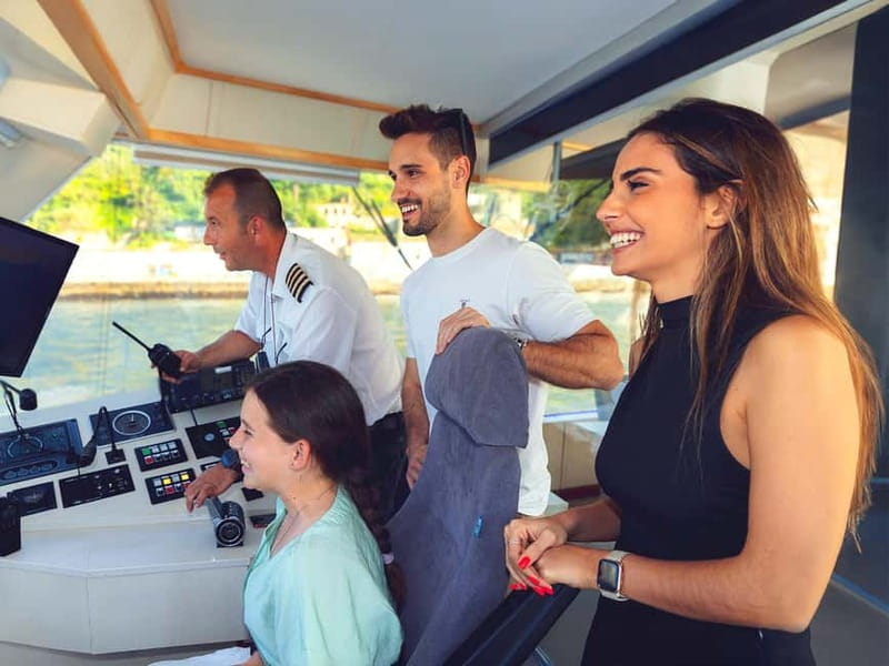 Lisbon: Tejo River Sightseeing Cruise - Food, drinks, and the family factor