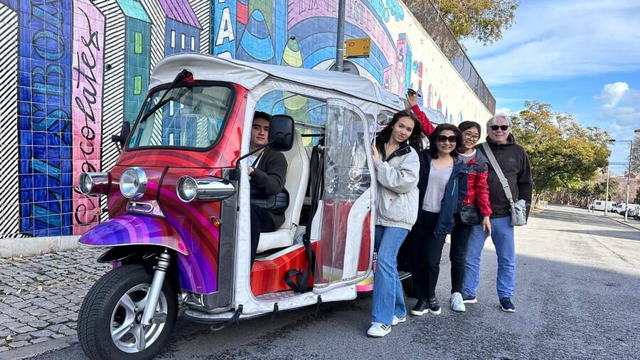 Lisbon Tour With Tuktuk - Lisbon Cathedral and the first old streets
