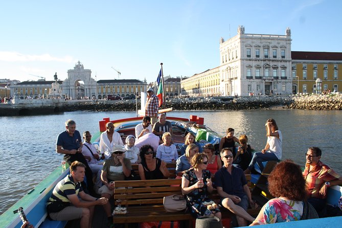 Lisbon Traditional Boats - Guided Sightseeing Cruise - Meeting the boat at Praça do Comércio