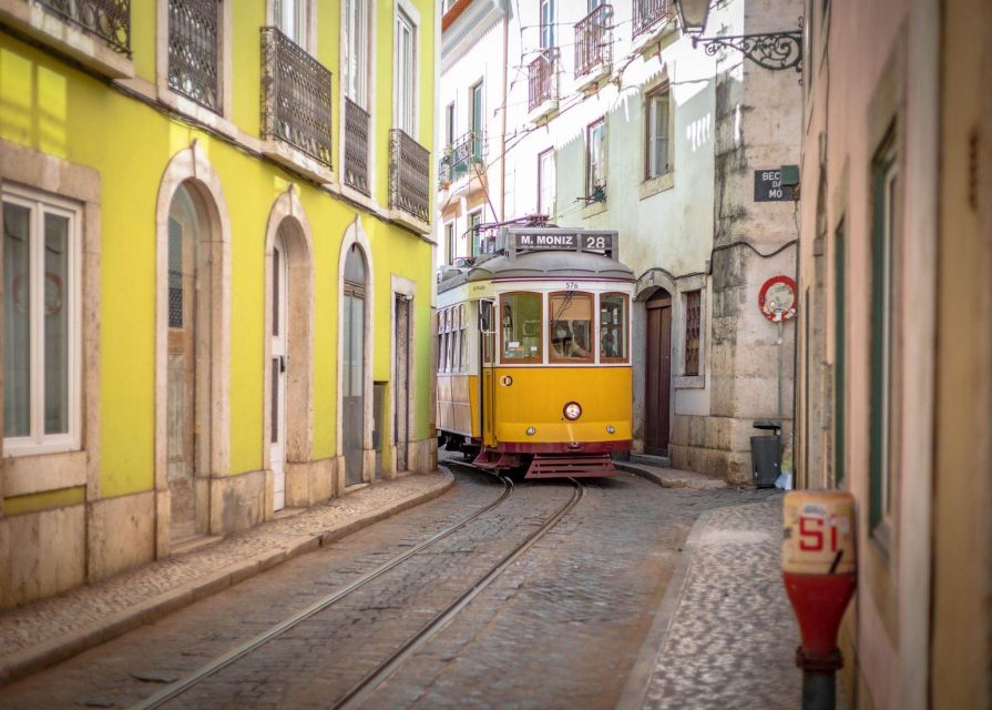 Lisbon: Tram 28 Entry Ticket & Audio Guide with 24-Hour Pass - Graça: Lisbon from the hills