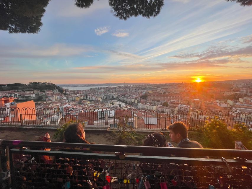 Lisbon: Tuk Tuk with hotel pick up and the best of old city - São Vicente de Fora and the National Pantheon