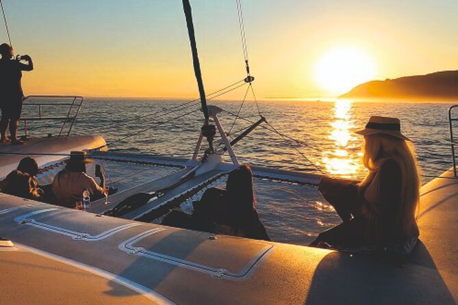 LUXURY Catamaran Sunset and Wine cruise - Meeting in Alcântara before sunset