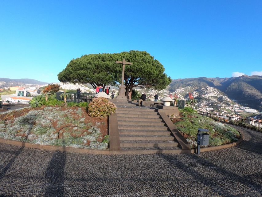 Madeira: Cabo Girao, Jeep Tour Adventure and Wine Tasting - Cabo Girão Skywalk and the €3 decision