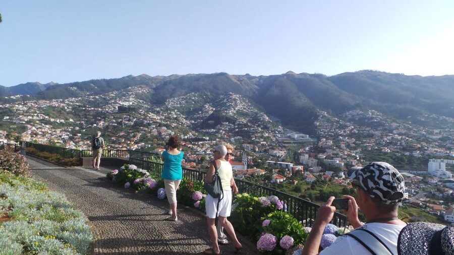 Madeira: Cabo Girao, Jeep Tour Adventure and Wine Tasting - Câmara de Lobos and the coastal finish