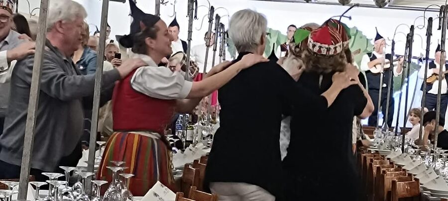Madeira: Folk Dancing Show and Traditional Local Dinner - Folk dancing between the courses