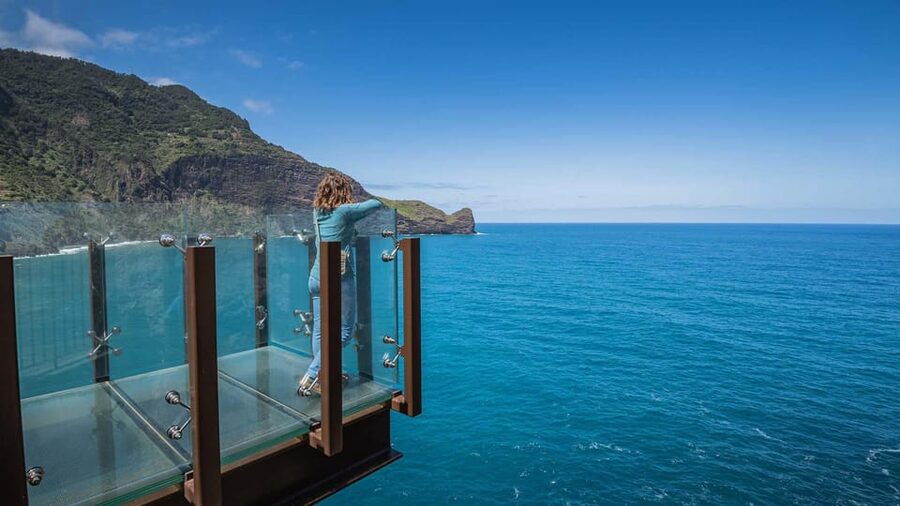 Madeira Funchal:East Tour Pico Arieiro & Santana&Laurissilva - Lunch: a useful break, not an included feature