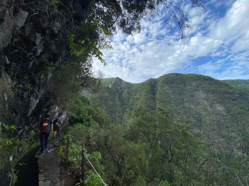 Madeira: PR 9 - Levada do Caldeirão Verde Hike Transfer - Caldeirão Verde waterfall and the turn-around point