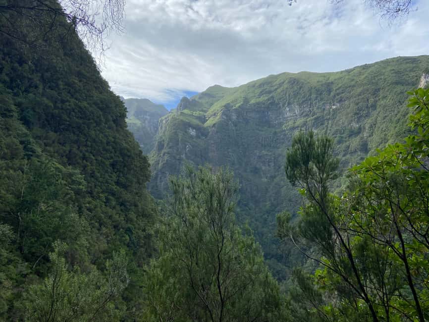 Madeira: PR 9 - Levada do Caldeirão Verde Hike Transfer - Self-guided freedom, with a safety net