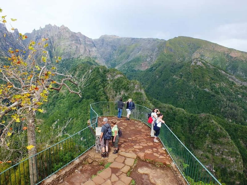 Madeira: Santana Jeep Safari and Balções Levada Walk - Santana’s thatched houses and a two-hour lunch stop