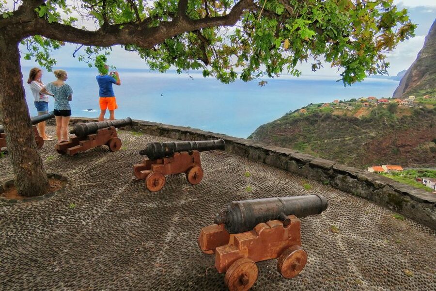 Madeira : Santana & Peaks full day tour by Open 4x4 - Portela viewpoint and Eagles Rock