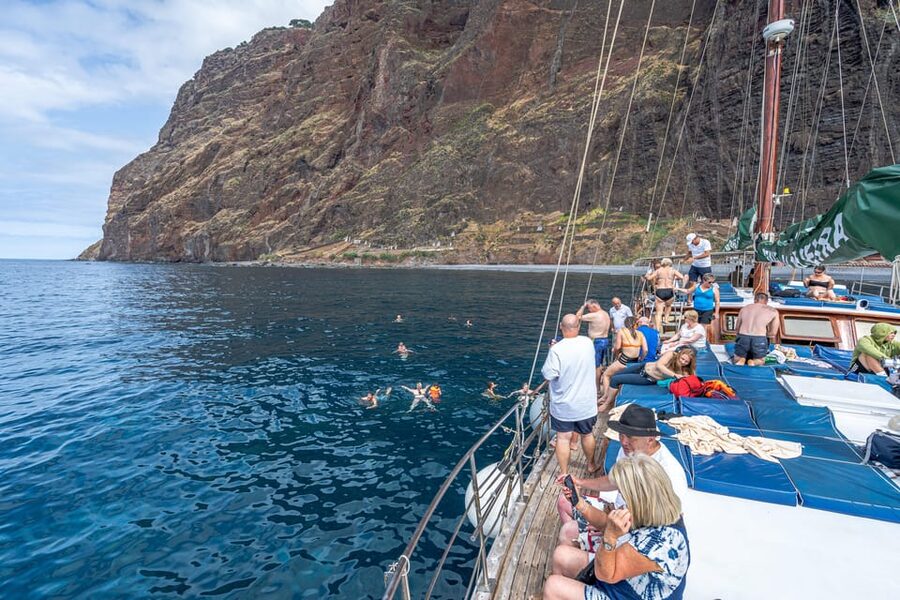 Madeira : Whales and Dolphins wooden boat excursion - Finding Bonita da Madeira at Pier 8