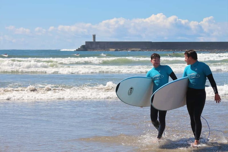 Matosinhos: Surfing Lesson with Equipment - Practicing on the sand