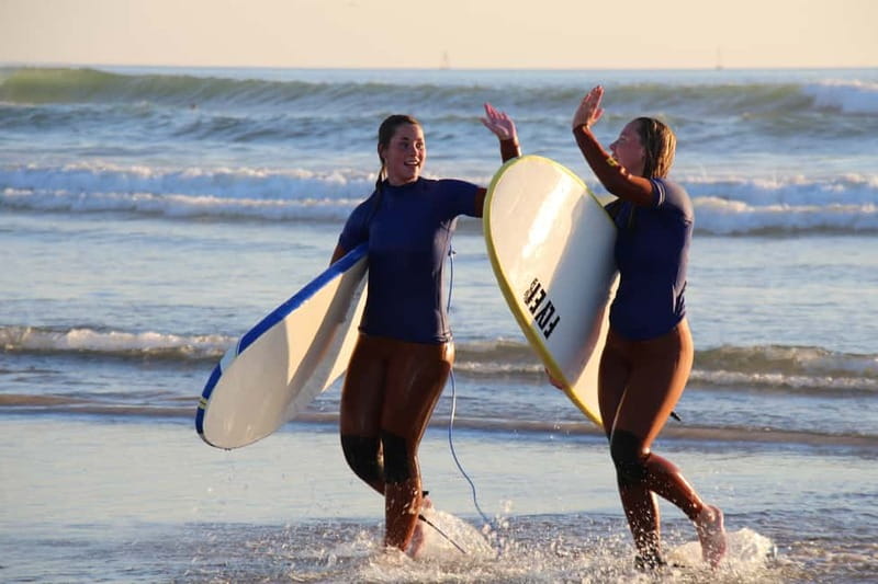 Matosinhos: Surfing Lesson with Equipment - Arriving at the surf school