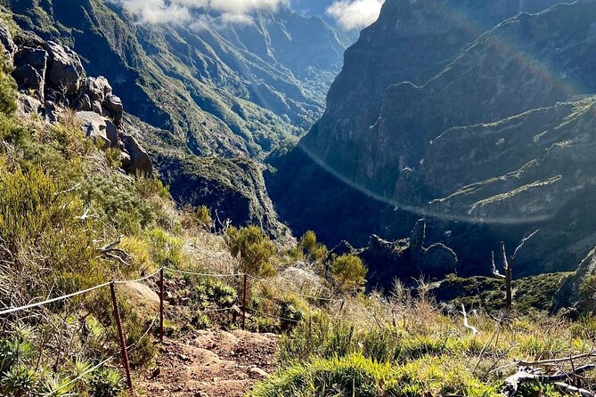 Morning Transfer To Pico Do Arieiro, Hike To Pico Ruivo & Return From Teixeira - The PR1 mountain walk toward Pico Ruivo
