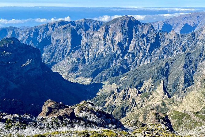 Morning Transfer To Pico Do Arieiro, Hike To Pico Ruivo & Return From Teixeira - Descending to Achada do Teixeira