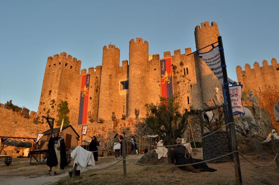 Óbidos: Medieval Tales & Secrets Spots Guided Walking Tour - Two bookstores with very different settings