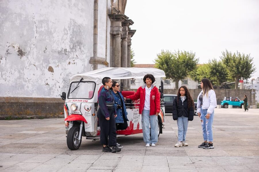 Oporto Tuk-Tuk Tour: Fast, Fun & Flexible – 1H to Full Day! - Crossing to Gaia and seeing Porto from Serra do Pilar