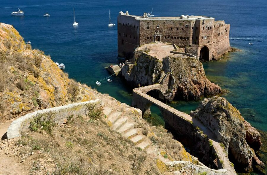 Peniche: Berlengas Roundtrip and Glass-Bottom Boat Cave Tour - Meeting the boat at Peniche harbor
