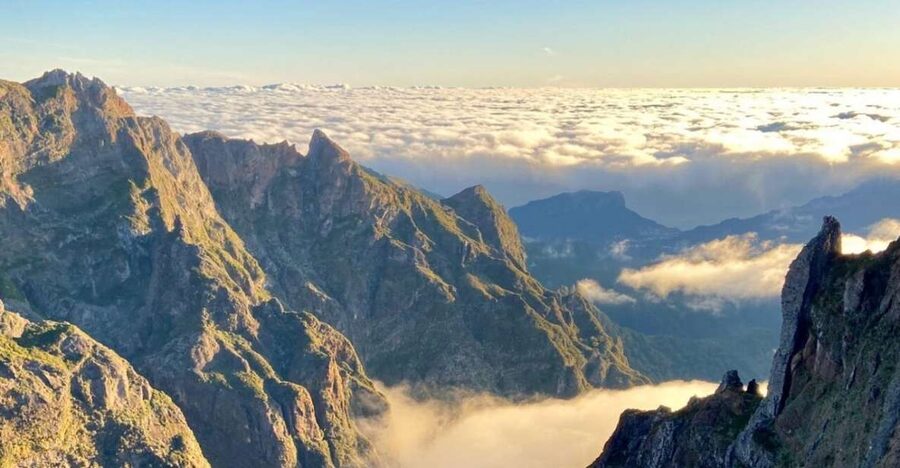 Pico Do Arieiro Pico Ruivo Sunrise or Morning Hike Transfers - Key points at a glance