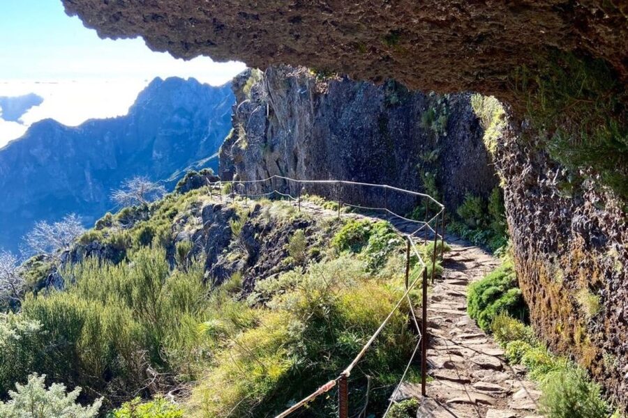Pico Do Arieiro Pico Ruivo Sunrise or Morning Hike Transfers - What to pack for the mountain