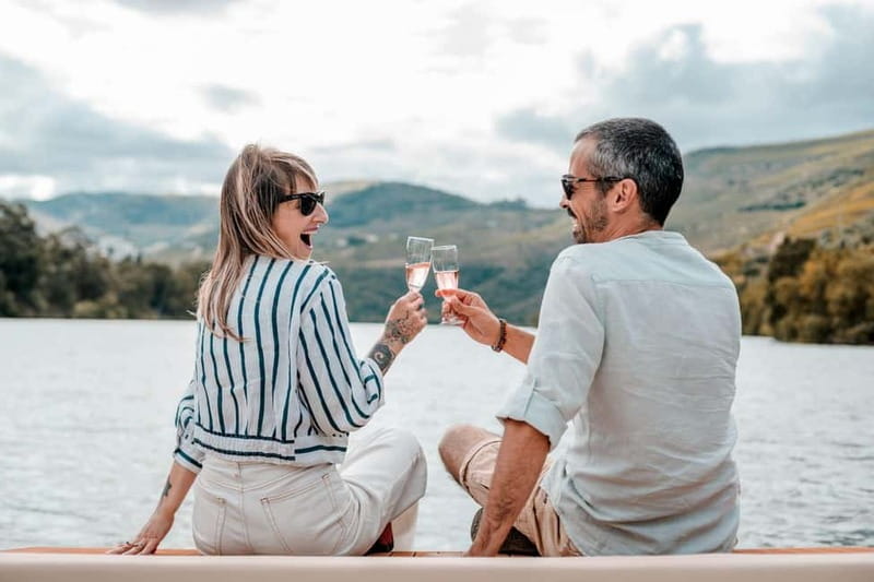 Pinhão: Douro River Solar Boat Tour with Wine Tasting - Two Adega de Favaios wines on the water