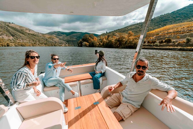 Pinhão: Electric Boat Experience 1h - Taste of Two Wines - Weather, seating, and the best time to ride