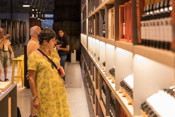 Poças Guided Visit and Wine Tasting of 3 Port Wines - The tasting room and extra food options