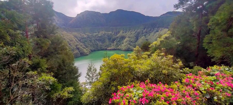 Ponta Delgada: Sete Cidades Volcano Lakes Shore Excursion - Sete Cidades village offers 30 minutes on foot
