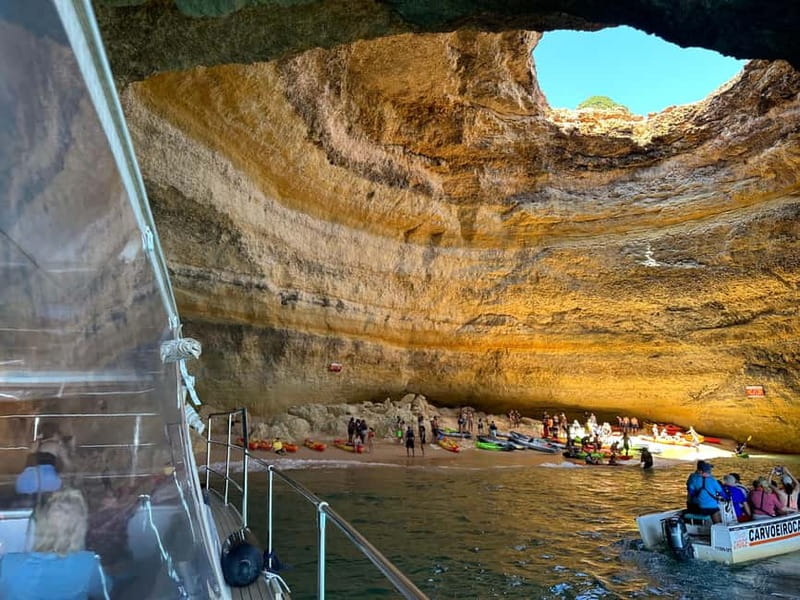 Portimão: Benagil Caves & Golden Coast Eco Catamaran Tour - How the guiding affects the experience