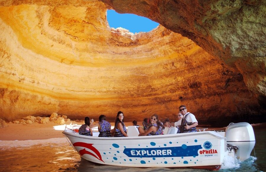 Portimão: Benagil Grottoes Boat Cruise - Along the secluded beaches toward Carvoeiro