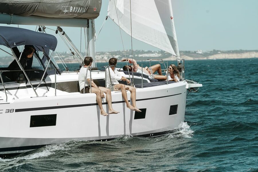 Portimao: Luxury Sail-Yacht Cruise with Sunset Option - Who will enjoy this yacht cruise?