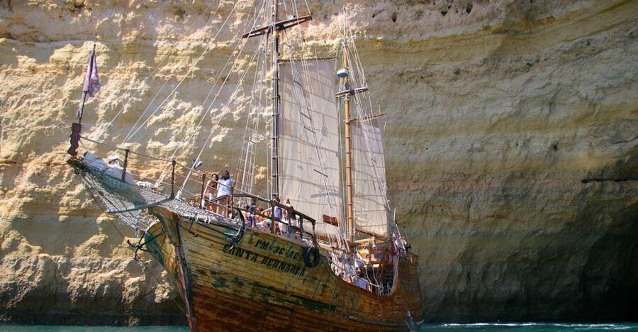 Portimão: Pirate Ship Cave Cruise - Setting sail from Portimão on the Santa Bernarda