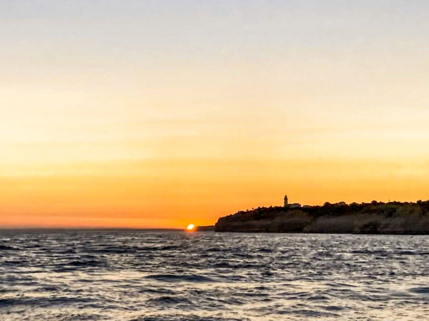 Portimão: Sunset Cruise to Benagil Cave - Seating, clothing, and comfort