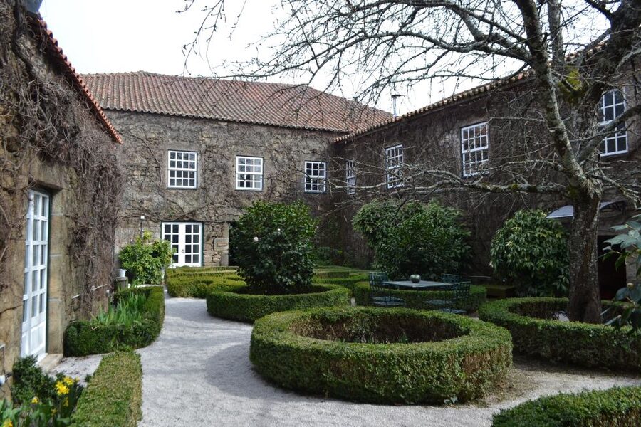 Porto: 3 Douro Valley Vineyards Tour with Lunch - Guides make or break a long wine day