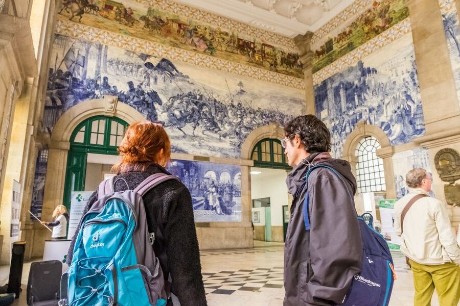 Porto: 3-Hour Guided City Highlights Walking Tour - What the guides add to the experience