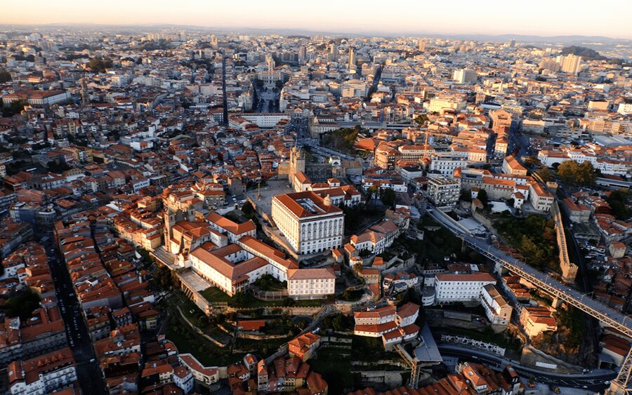 Porto: 5D Flight over de City for all family. - How to fit it into a Porto walking day